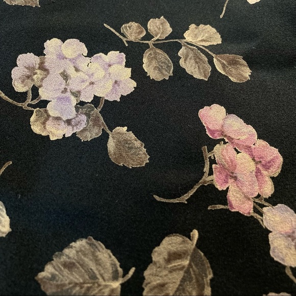 100% SILK SKIRT, GORGEOUS FLORAL PATTERN - Picture 2 of 11